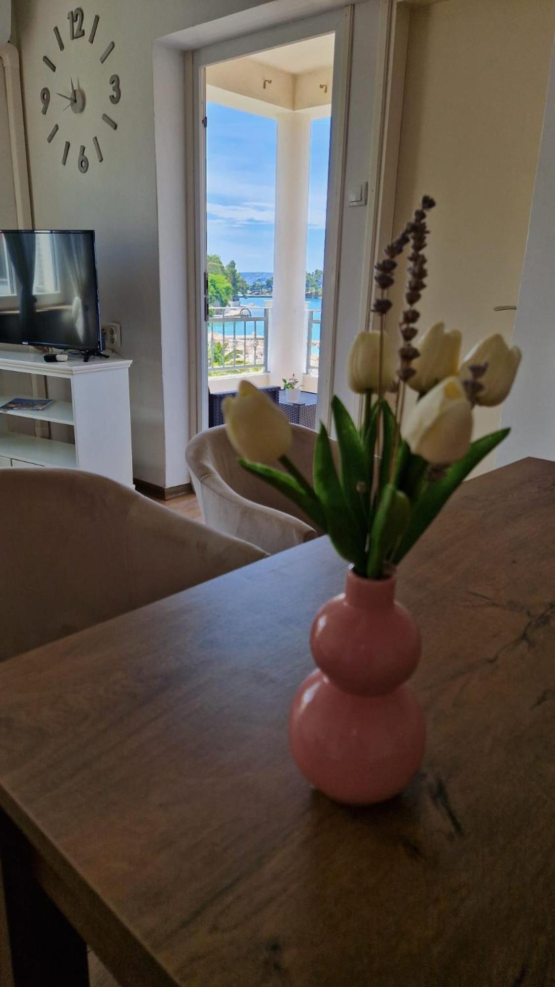 Apartment Lucka ราบ ภายนอก รูปภาพ